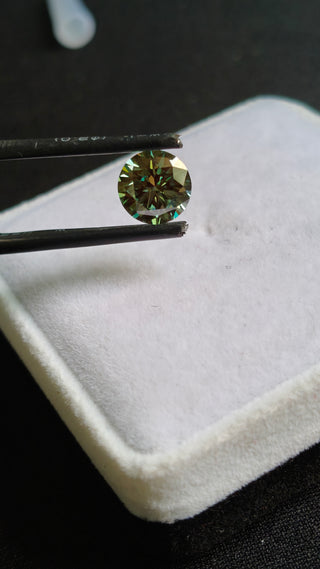 IGI Certified 1.88 CTW Fancy Vivid Green Round Brilliant Cut Lab-Grown Diamond - VVS2 Clarity, Ready to Ship, Perfect Gift for Her, GV1053