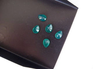 50 Pieces 7x5mm Green Onyx Pear Shaped Faceted Flat Back Loose Cabochons BB232