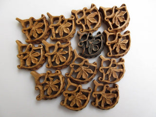 4 Piece Hand Carved Wooden Pendant Bead, 30x29x6mm Filigree Flower Wood Bead Pendant Charms, Wooden Jewelry Accessories, GDS1043/1