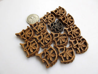 4 Piece Hand Carved Wooden Pendant Bead, 30x29x6mm Filigree Flower Wood Bead Pendant Charms, Wooden Jewelry Accessories, GDS1043/1