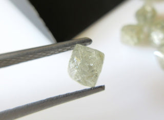 1 Piece 5mm Approx Light Yellow Octahedron Loose Diamond Crystal, Natural Raw Rough Raw Uncut Diamond Octahedron Loose, DDS606/4