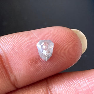 0.51CTW/5.5mm Fancy Shield Shaped Clear Grey/White Rose Cut Faceted Ice Diamond Loose For Ring DDS660/4